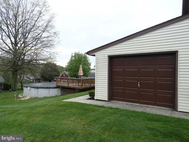 157 Mensch Dr, Bechtelsville, PA 19505 - photo 4