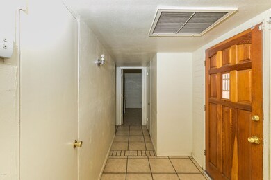 4810 N 57th Dr-4