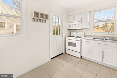 1821 Cromwood Rd, Parkville, MD 21234 - photo 7