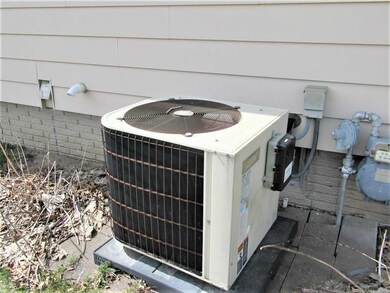 2021 26th St SW, Cedar Rapids, IA 52404 - photo 5