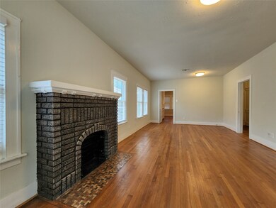 747 E 18th St, Houston, TX 77008 - photo 3