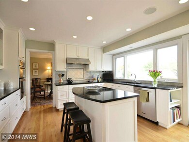 9209 Paddock Ln, Potomac, MD 20854 - photo 5