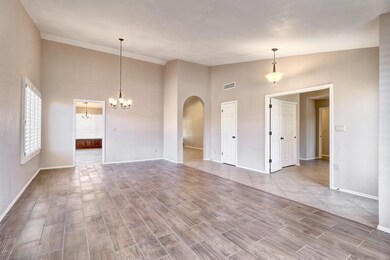 AWESOME FRONT ROOM