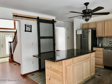 2426 Allegheny Dr, Blakeslee, PA 18610 - photo 3