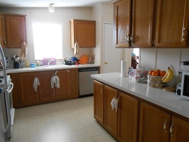 Light and bright kitchen w/dishwasher.