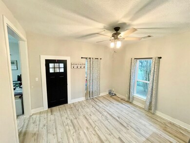 820 W Cleveland St, Alvin, TX 77511 - photo 2