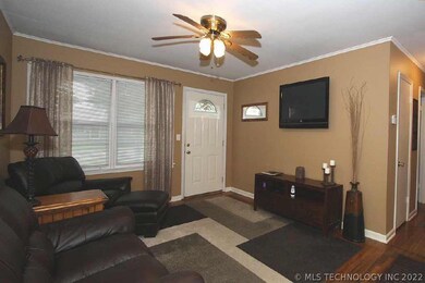 Complete remodel, gorgeous hardwood flooring & fre