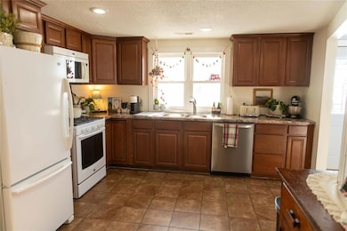 2115 Bayard Ave, Leighton, IA 50143 - photo 5