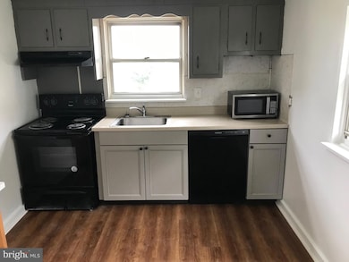 125 Lemon St, Pottstown, PA 19464 - photo 2