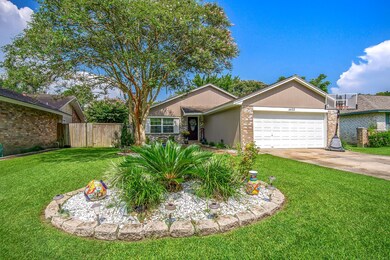 4422 Saffron Ln, Friendswood, TX 77546 - photo 2