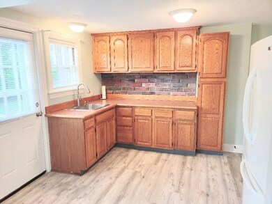 7 Brownell Cir, Worcester, MA 01602 - photo 4