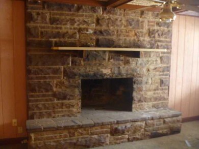 4526 E 18th St, Indianapolis, IN 46218 - photo 4