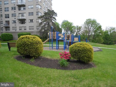 Radnor House unit 1021, Bryn Mawr, PA 19010 - photo 3