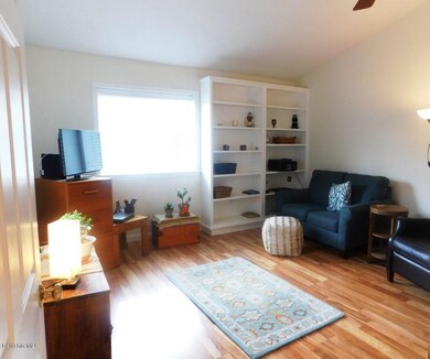 Den or bedroom