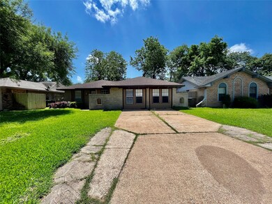 6407 King Post Dr, Houston, TX 77088 - photo 2