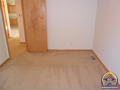 1731 SW Valley View Ct, Topeka, KS 66615 - photo 7