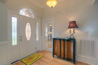 Foyer Out