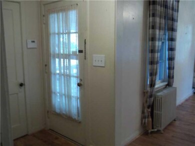 Entry/Foyer.