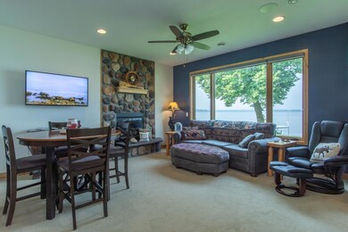 Livingroom with gas Fireplace