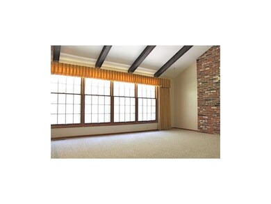 Large living room with vaulted ceiling & new carpe