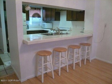 Kitchen w Breakfast Bar