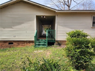 1055 Zack Dr, Pilot Mountain, NC 27041 - photo 6