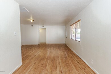 6121DINING TO LIVING
