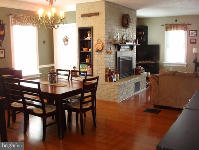 27 S 8th St, Quakertown, PA 18951 - photo 4