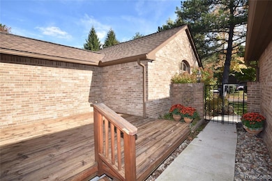 23715 Overlook Cir, Bingham Farms, MI 48025 - photo 3