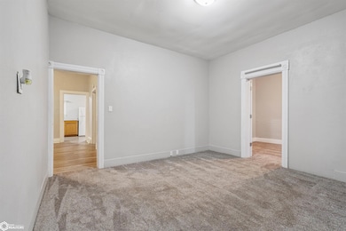 1916 Avenue F, Fort Madison, IA 52627 - photo 3