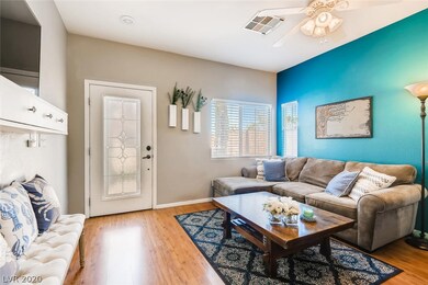 Living Room/Front

