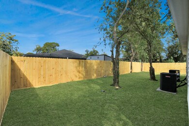 5941 Southlea St, Houston, TX 77033 - photo 5