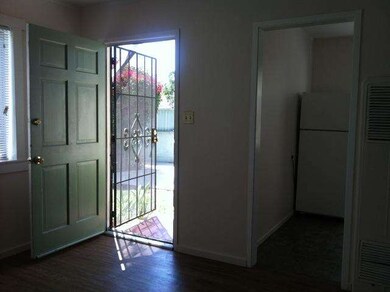 3860 37th St-entryway