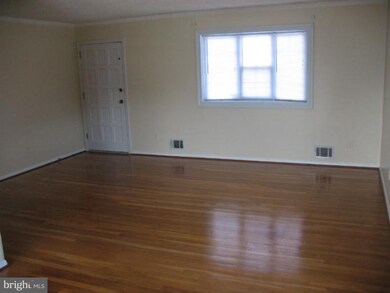 8221 Glen Rd, Parkville, MD 21234 - photo 2