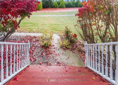 93 Glen Rock Cir, Highland, NY 12528 - photo 4