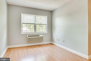 2305 Farrington Ave unit 301, Alexandria, VA 22303 - photo 5