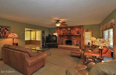 livingroom1_700.jpg