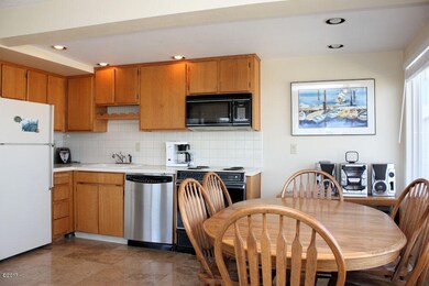 3303 SW Anchor Ave unit 3, Lincoln City, OR 97367 - photo 6