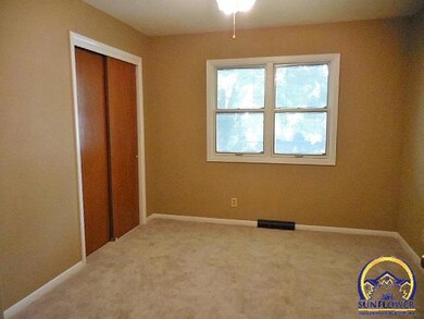 1831 SW 36th St, Topeka, KS 66611 - photo 6