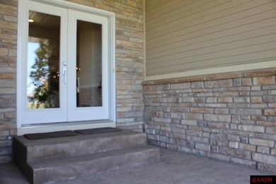 105 Cody Ct, Mankato, MN 56001 - photo 2