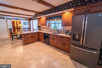 4940 Gwen Cir, Zionsville, PA 18092 - photo 7