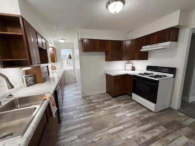1115 SW Woodward Ave, Topeka, KS 66604 - photo 3