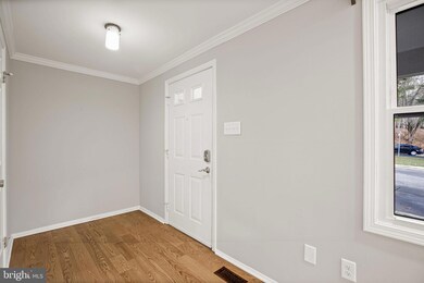 8913 Gutman Ct, Springfield, VA 22153 - photo 4