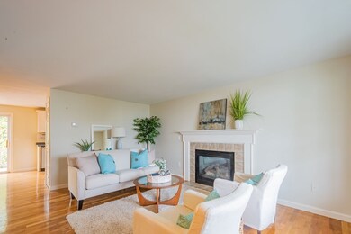 17 Rebecca Ln unit 17, Dracut, MA 01826 - photo 2