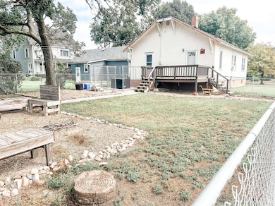 401 Howard Ave, Curtis, NE 69025 - photo 3