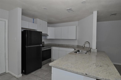 Kitchen with a sink, under cabinet range hood, st