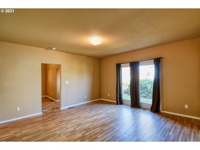 625 SE 3rd St, Pendleton, OR 97801 - photo 6