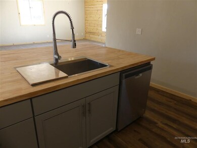 632 W Oregon Ave, Homedale, ID 83628 - photo 6