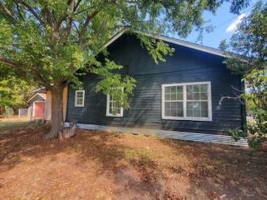 1501 E Scott St, Gainesville, TX 76240 - photo 3