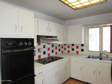 119 Highland Ln, Lords Valley, PA 18428 - photo 4